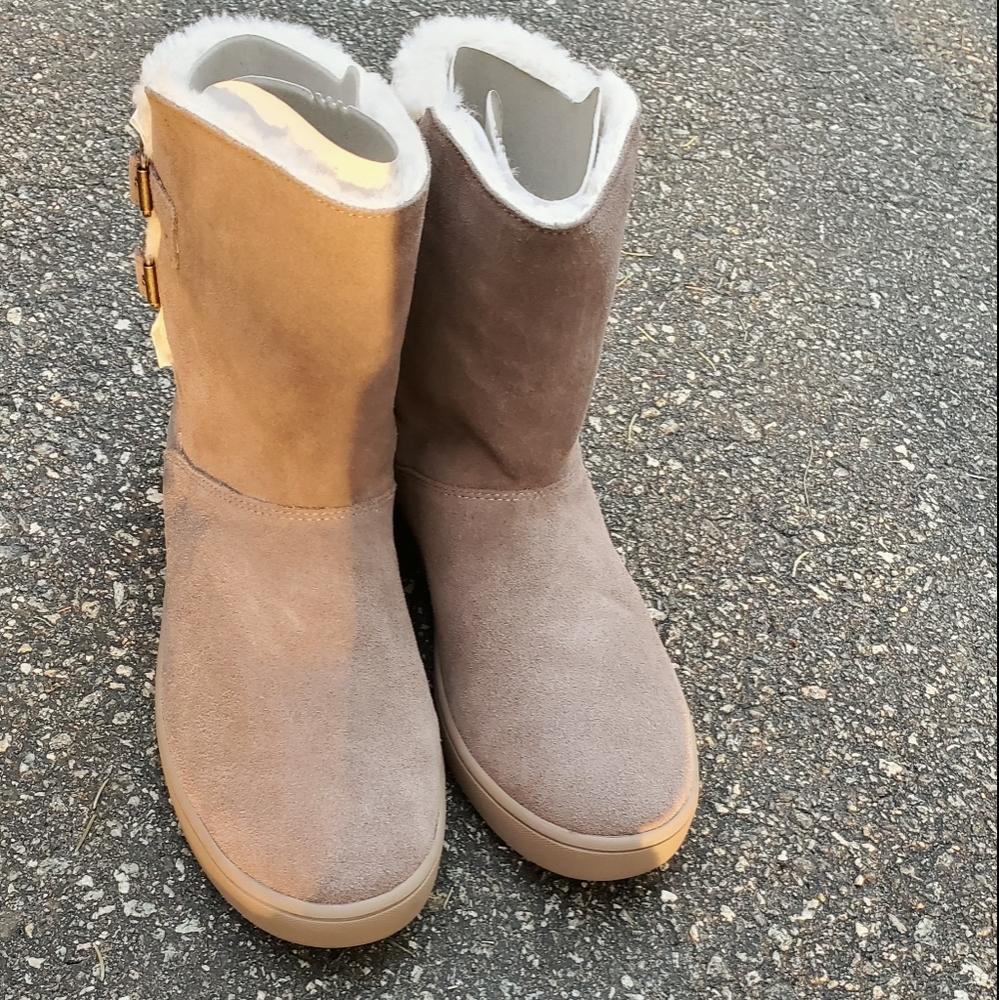 Women's *new Koolaburra by Ugg short boots